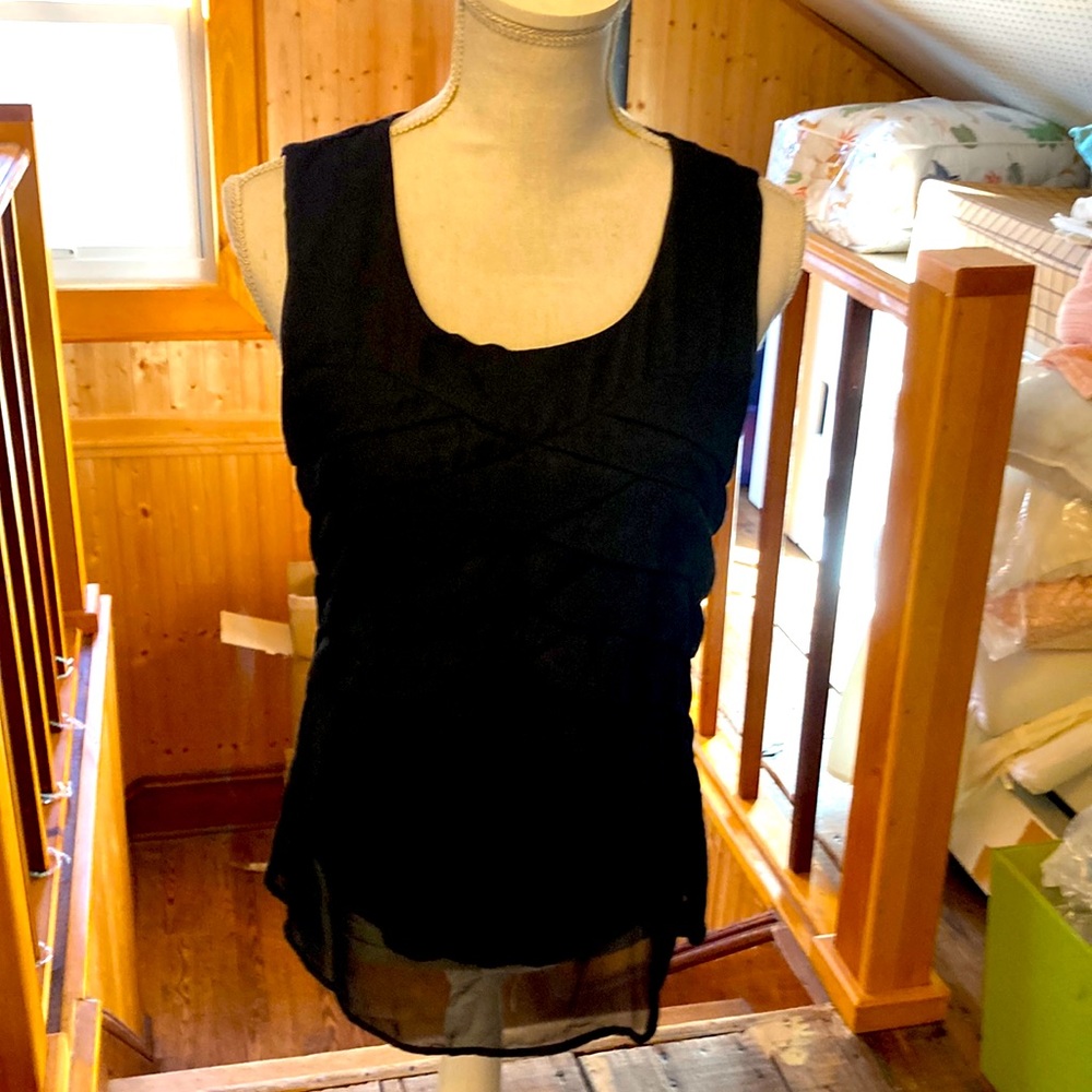 Yest sleeveless black scoop neck blouse size 38 US 6 NWT